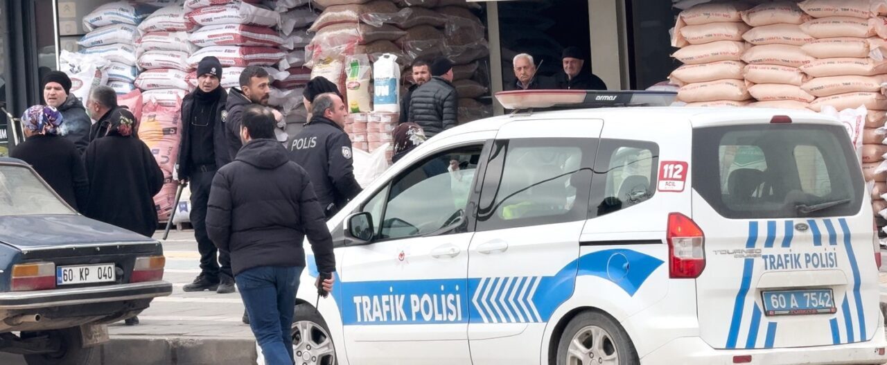 Adliye önünde ailelerin gergin bekleyişi sürüyor