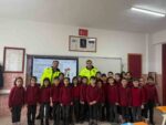 Alaca’da polis ekipleri öğrencilere trafik bilincini aşılıyor