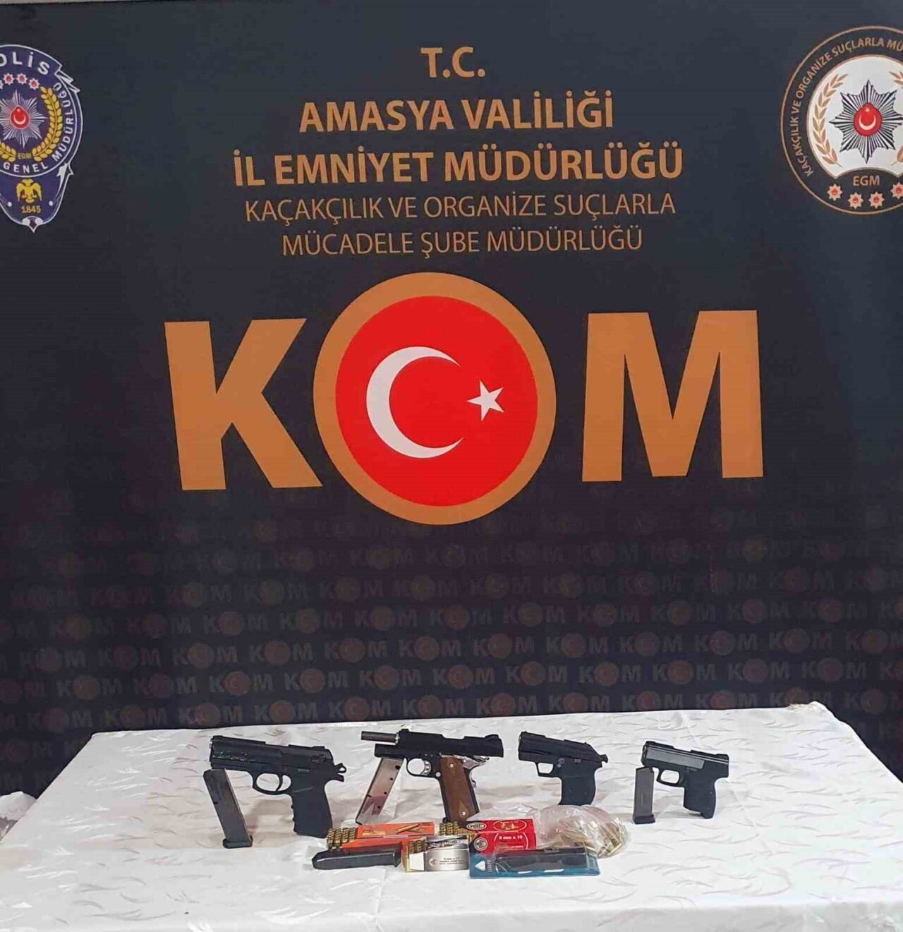 Amasya’da polisten silah operasyonu: 4 ruhsatsız tabanca ele geçirildi, 1 tutuklama