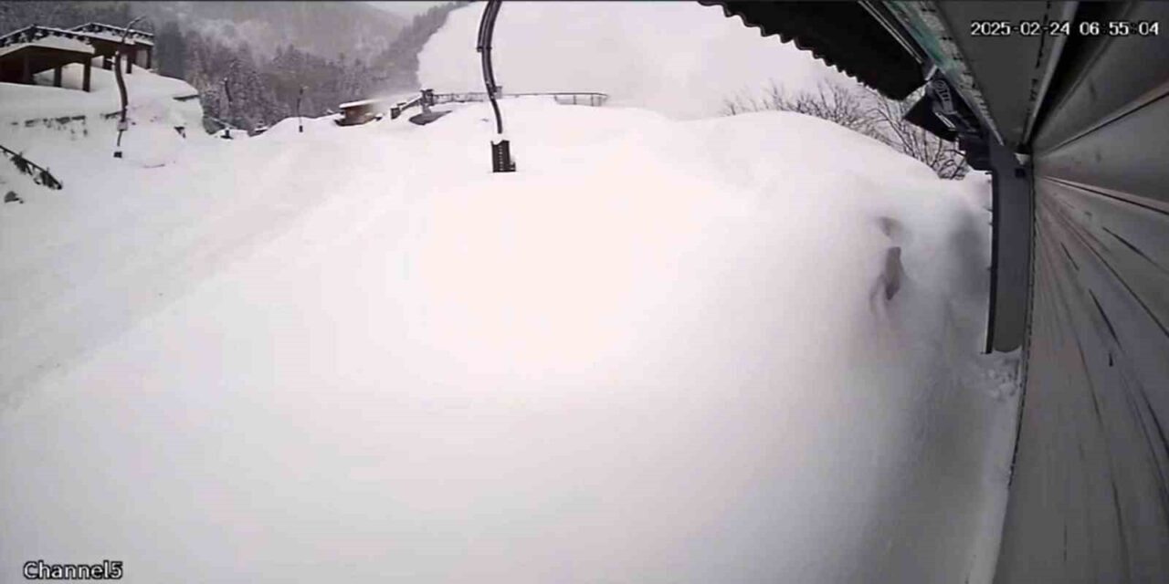 Ayder Yaylası’nda düşen çığ güvenlik kamerasına yansıdı