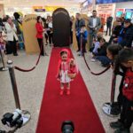 Bebekler ve çocuklar podyuma çıktı, renkli kostümleri ile büyük beğeni topladı