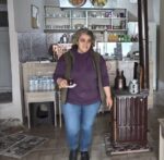 Çay siparişi verenler onu görünce şaşırıyor