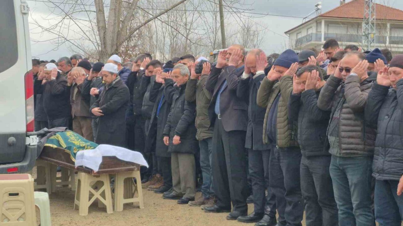 Düzce’deki feci kazada ölen tır sürücüsü Bartın’da defnedildi