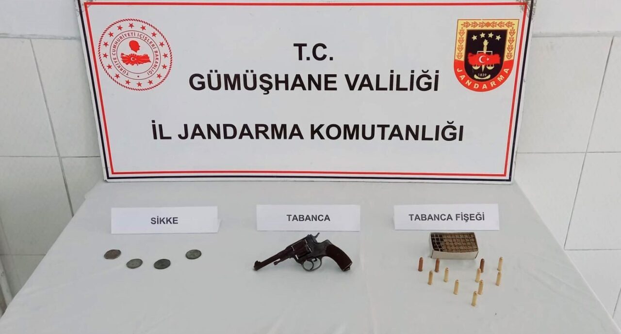 Gümüşhane’de ruhsatsız silah ve sikke ele geçirildi