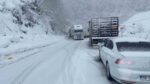 Hopa-Borçka kara yolu yoğun kar nedeniyle ulaşıma kapandı