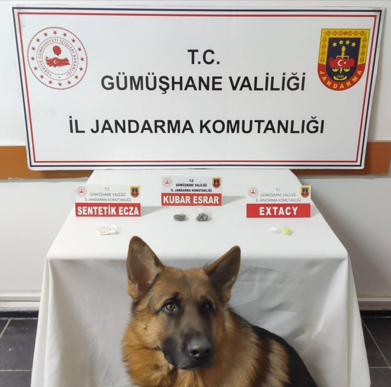 Jandarma, Rize’den Gümüşhane’ye uyuşturucu getirenleri yakaladı