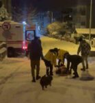 Karda kayak keyfi hastanede bitti... Genç kızın duvara çarpma anı kamerada