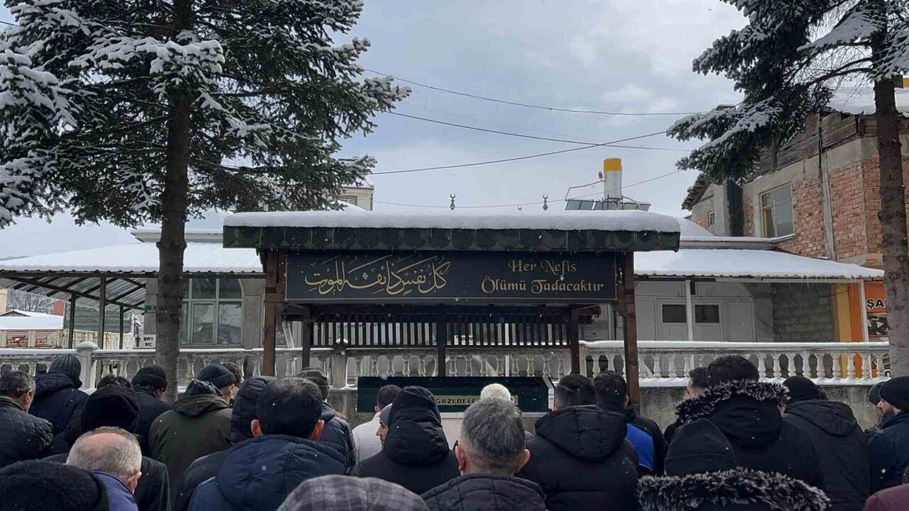 Kastamonu’da 25 yıl muhtarlık yapan vatandaş son yolculuğuna uğurlandı