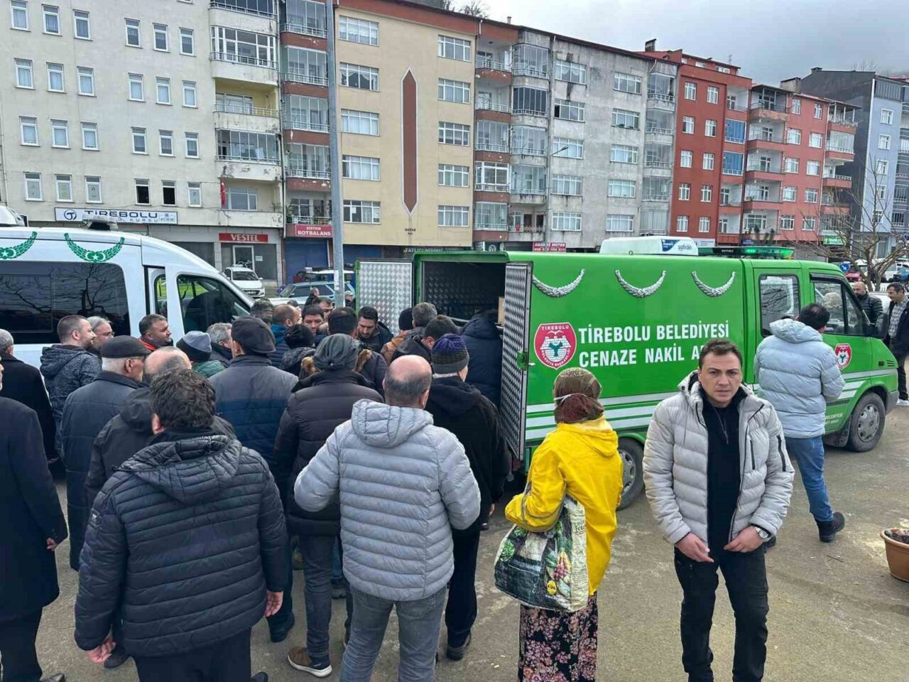 Kazada hayatını kaybeden 4 kişi toprağa verildi