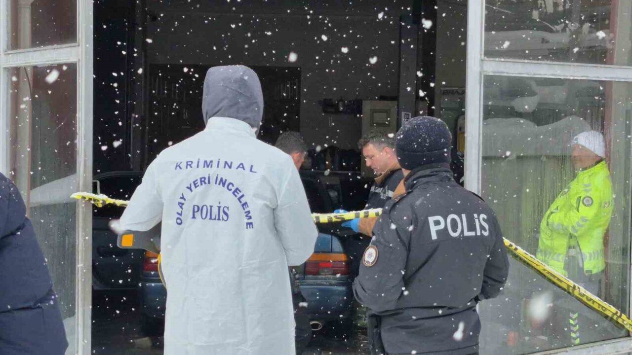 Oto tamir dükkanına park ettiği aracında ölü bulundu