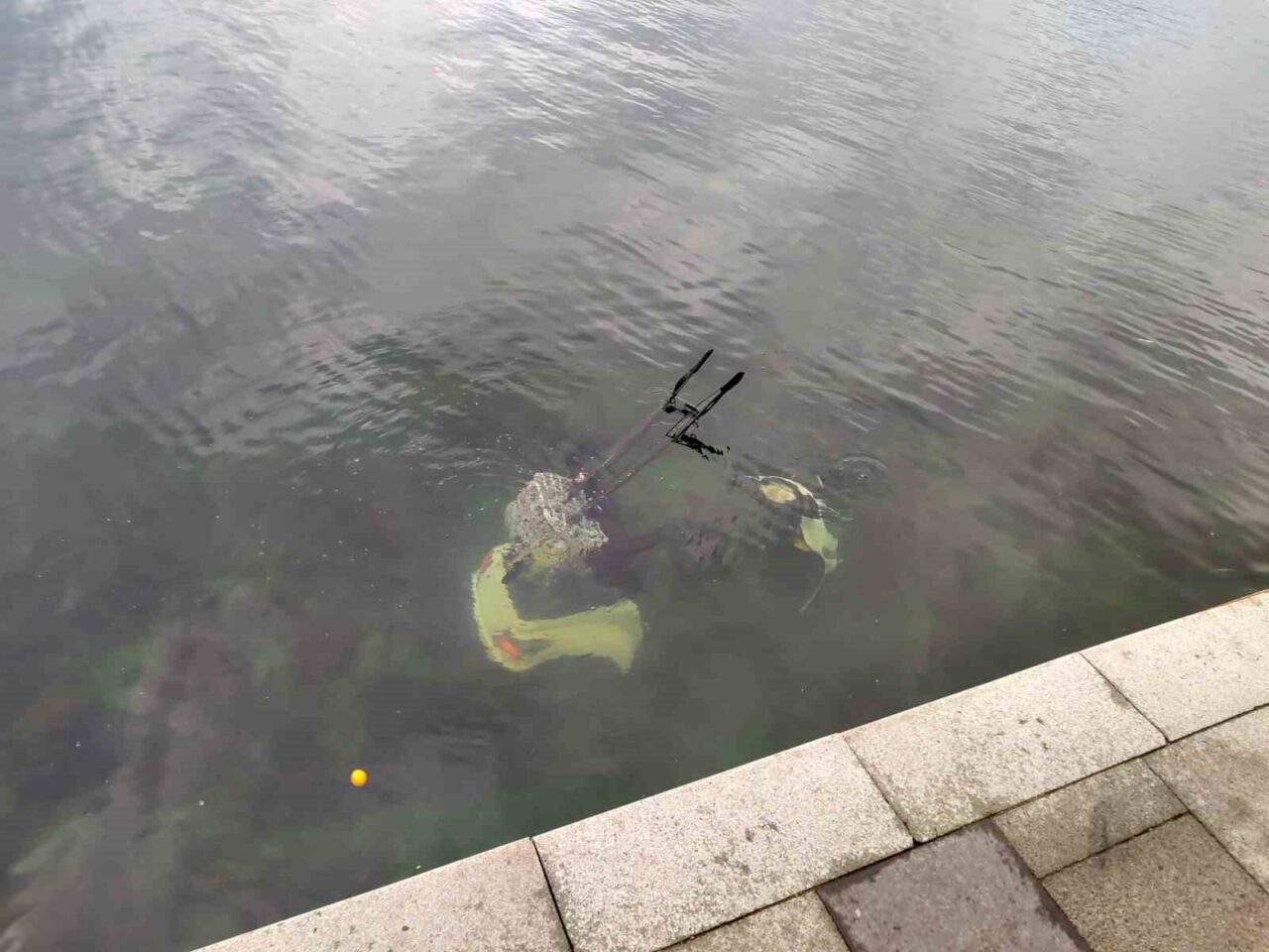 Sinop’ta elektrikli motosikletli 1 kişi denize uçtu