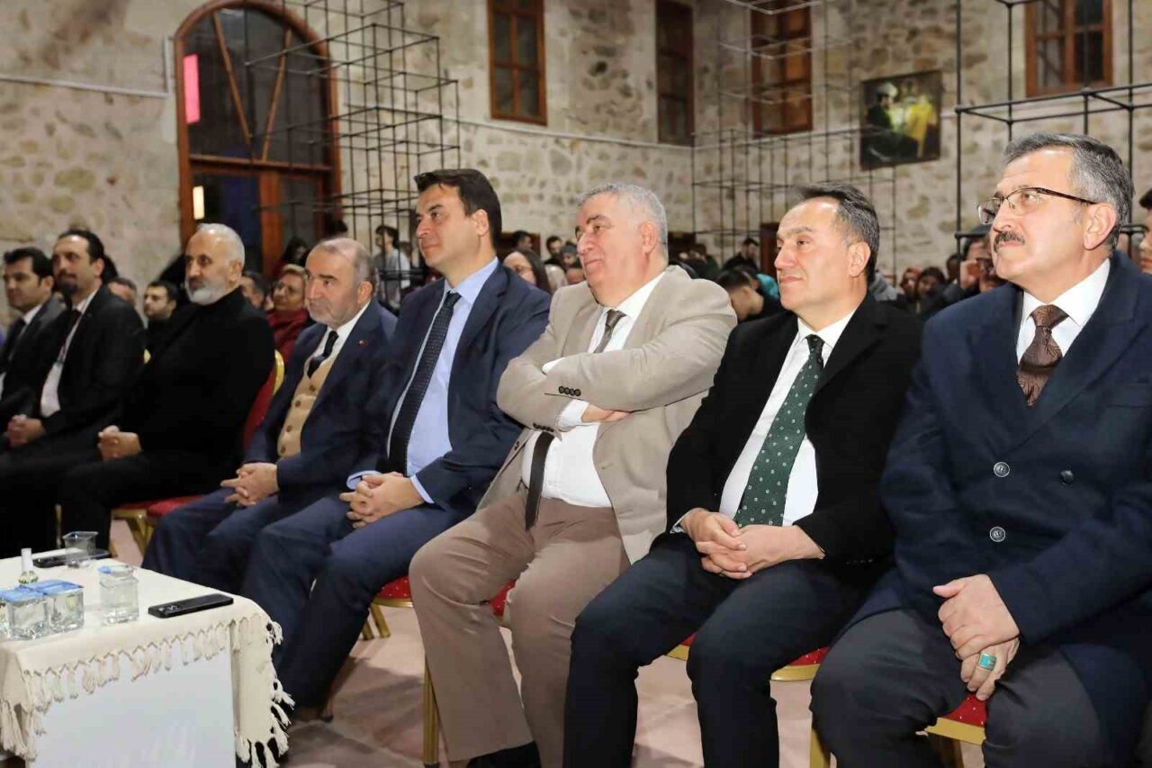 Tarihi Yağıbasan Medresesi’nde kelimelerin ve türkülerin gücü konuşuldu