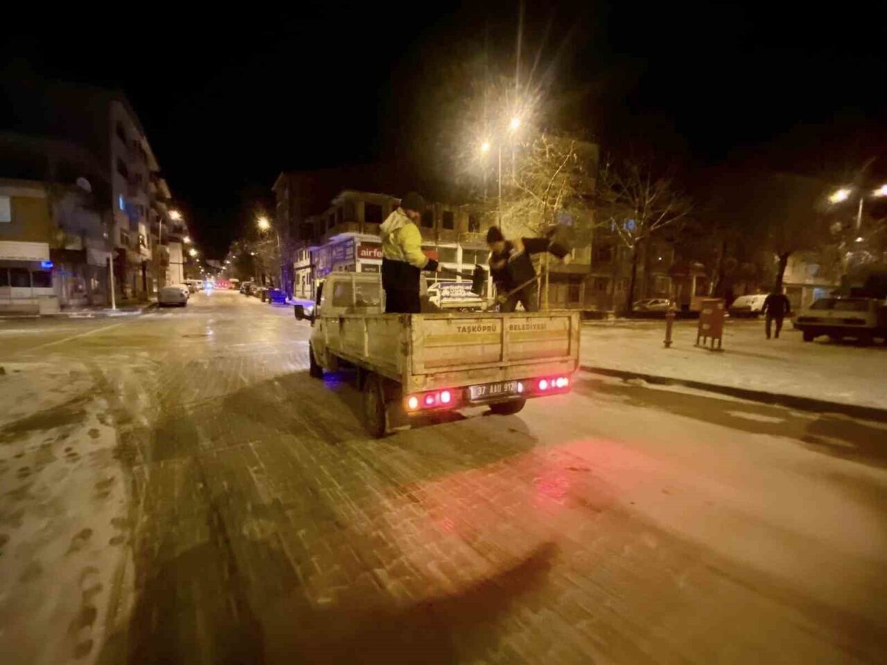 Taşköprü Belediyesi’nden kar mesaisi