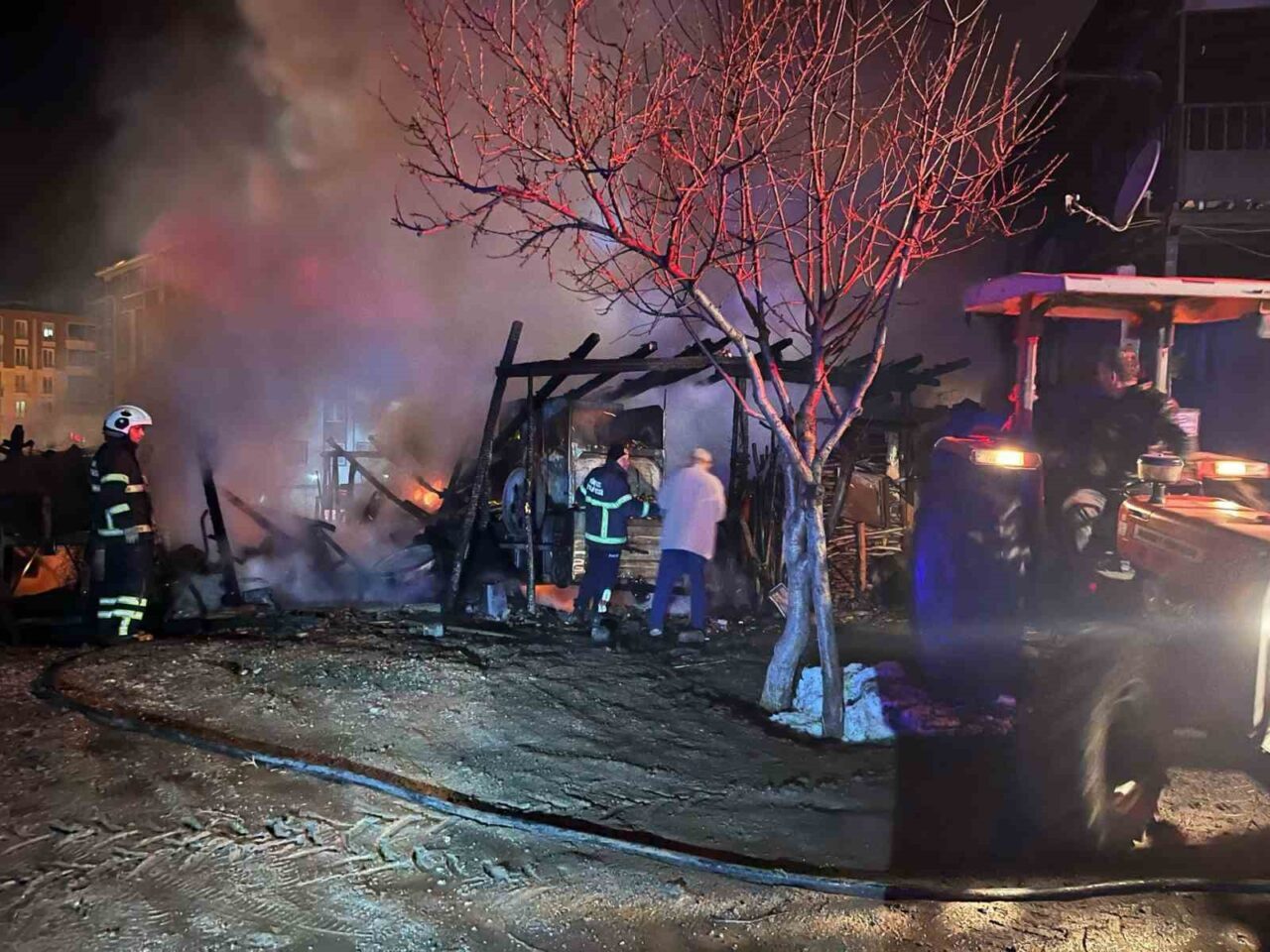 Tokat’ta geceyi aydınlatan yangın korkuttu