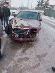 Tokat’ta kamyonete çarpan Mercedes otomobilin sürücüsü yaralandı