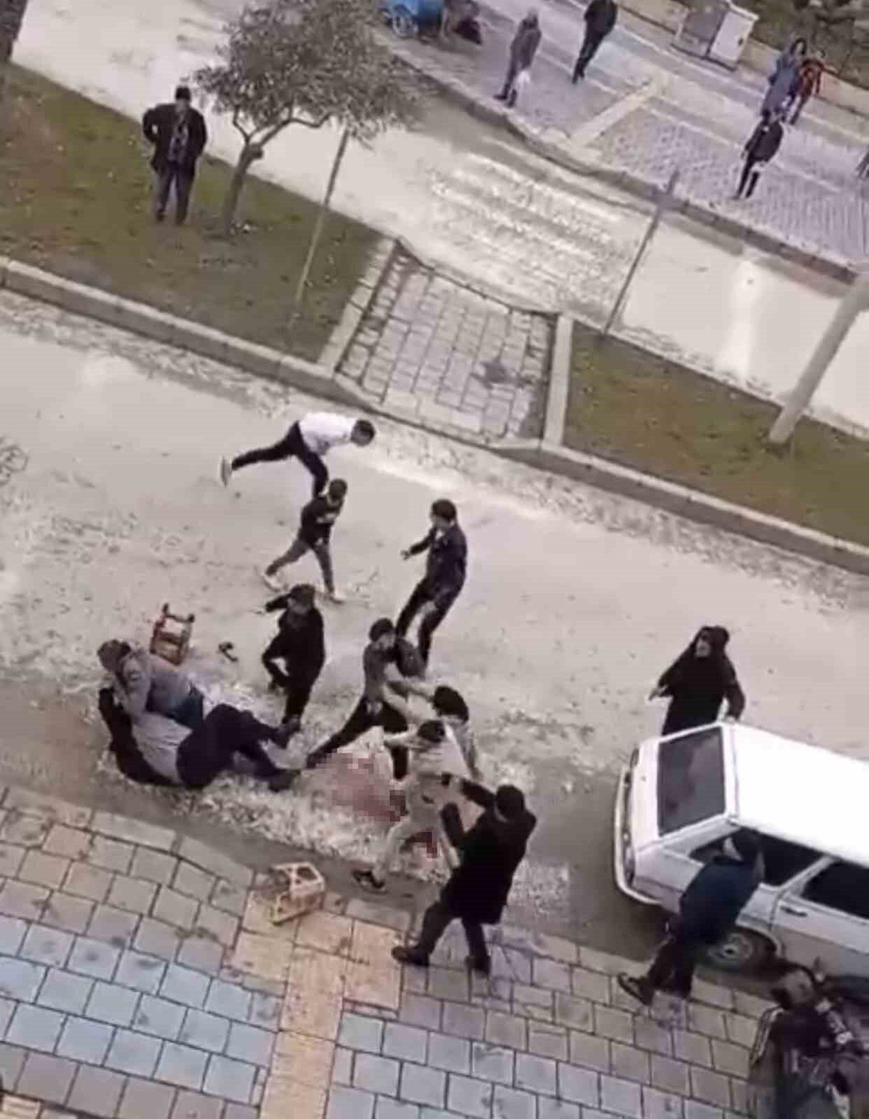 Tokat’ta sopalı tabureli kavga kamerada