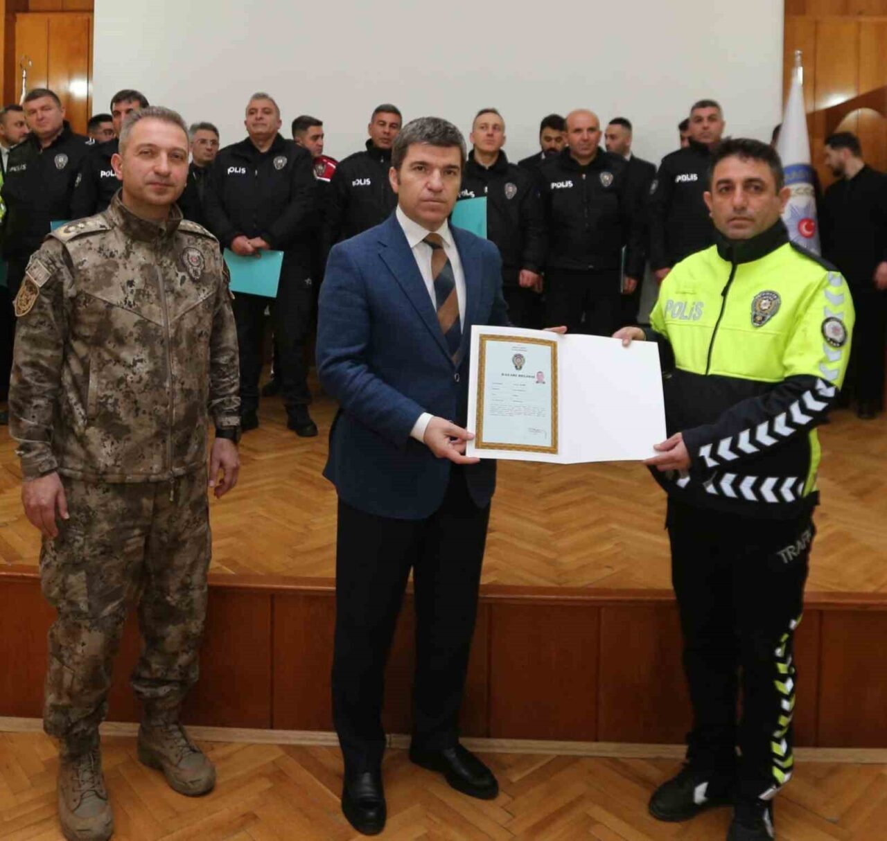 Vali Bakan’dan 47 polise başarı belgesi