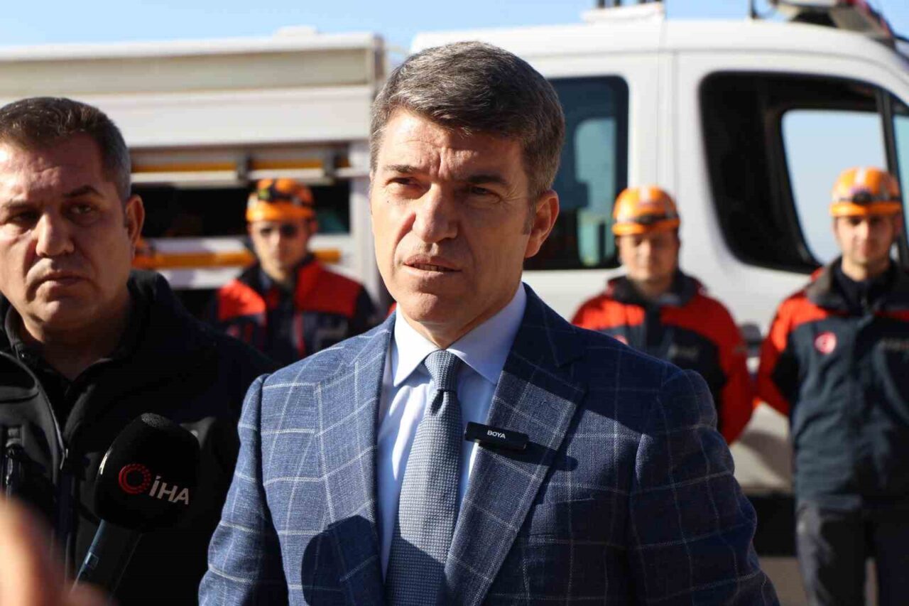 Vali Önder Bakan: "Milletimiz asrın felaketini karşı asrın birlikteliğini sergiledi"