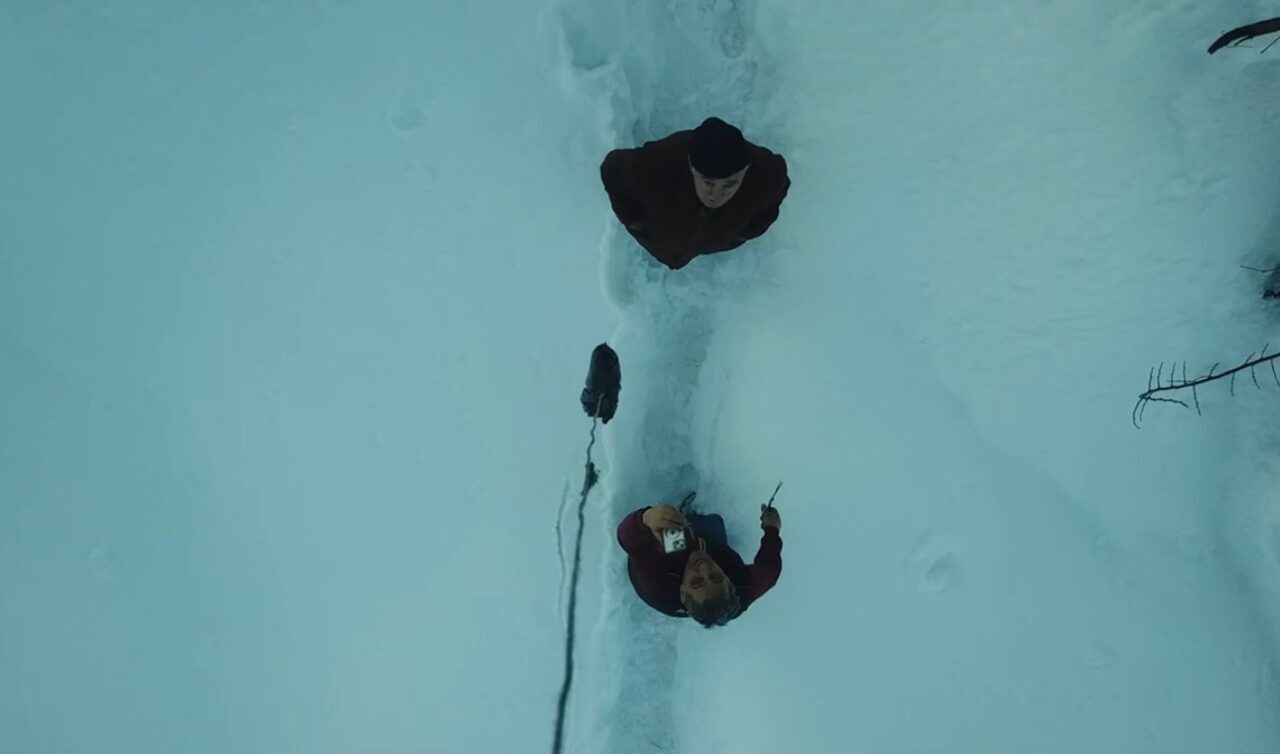 Yolu kapanan köydeki hasta için ilginç çözüm: Dron şifa için uçtu
