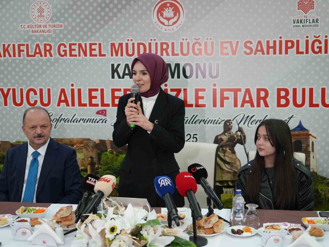 Aile ve Sosyal Hizmetler Bakanı Göktaş: "Türkiye genelinde 8 bin 791 aile yanında 10 bin 504 çocuğumuz himaye ediliyor"