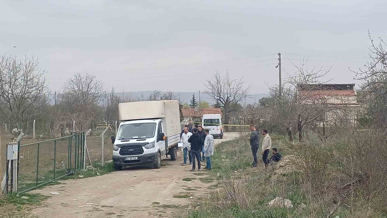 Arkadaşları tarafından park halindeki aracında ölü bulundu