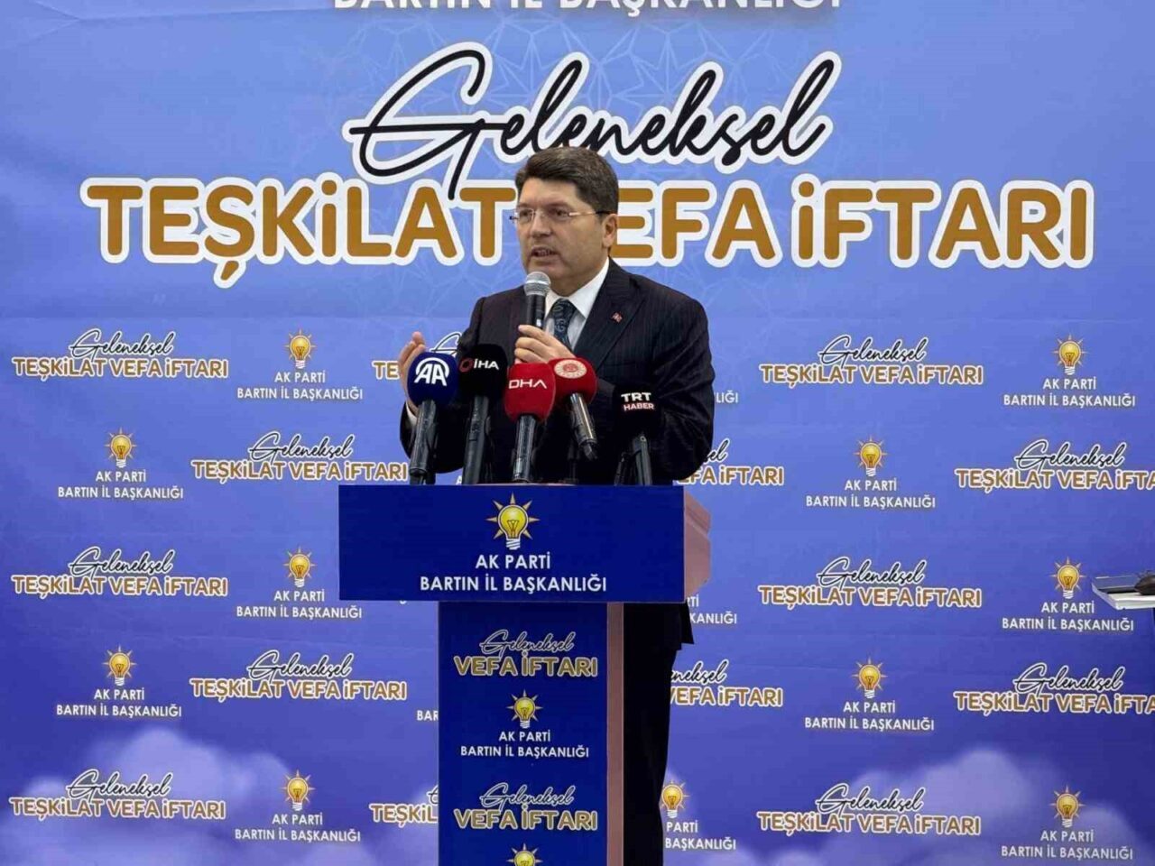 Bakan Tunç’tan Özel’e: "(Otel yangını) Bilir kişi rapor geldi, rapor karşısında susuyorsanız o zaman ikiyüzlüsünüz"