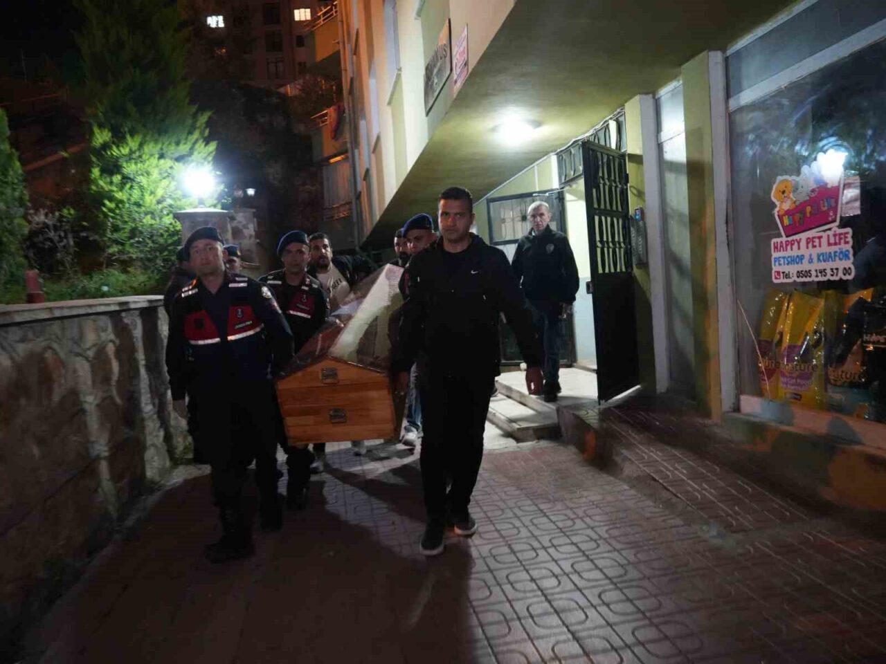 Boşanma aşamasındaki eşini öldüren polis memuru için ağırlaştırılmış müebbet talebi