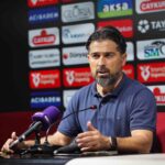 Çaykur Rizespor, İlhan Palut’un görevinin başında olduğunu açıkladı