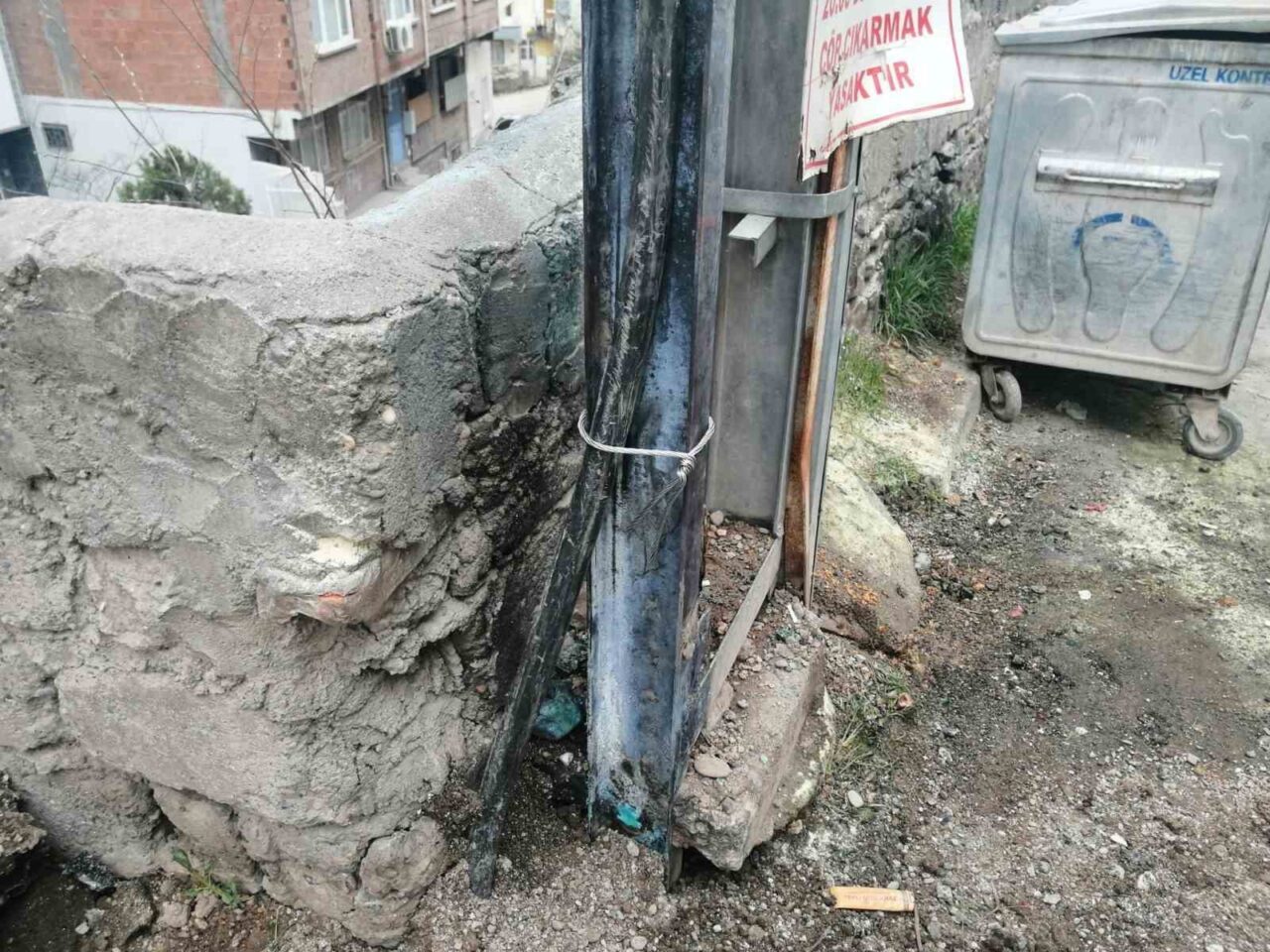 ÇEDAŞ’ın yanan elektrik kabloları tedirgin etti