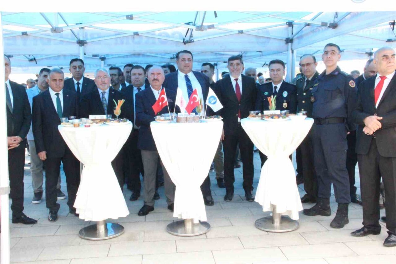 Çorum’da kent protokolü ve vatandaşlar bayramlaştı