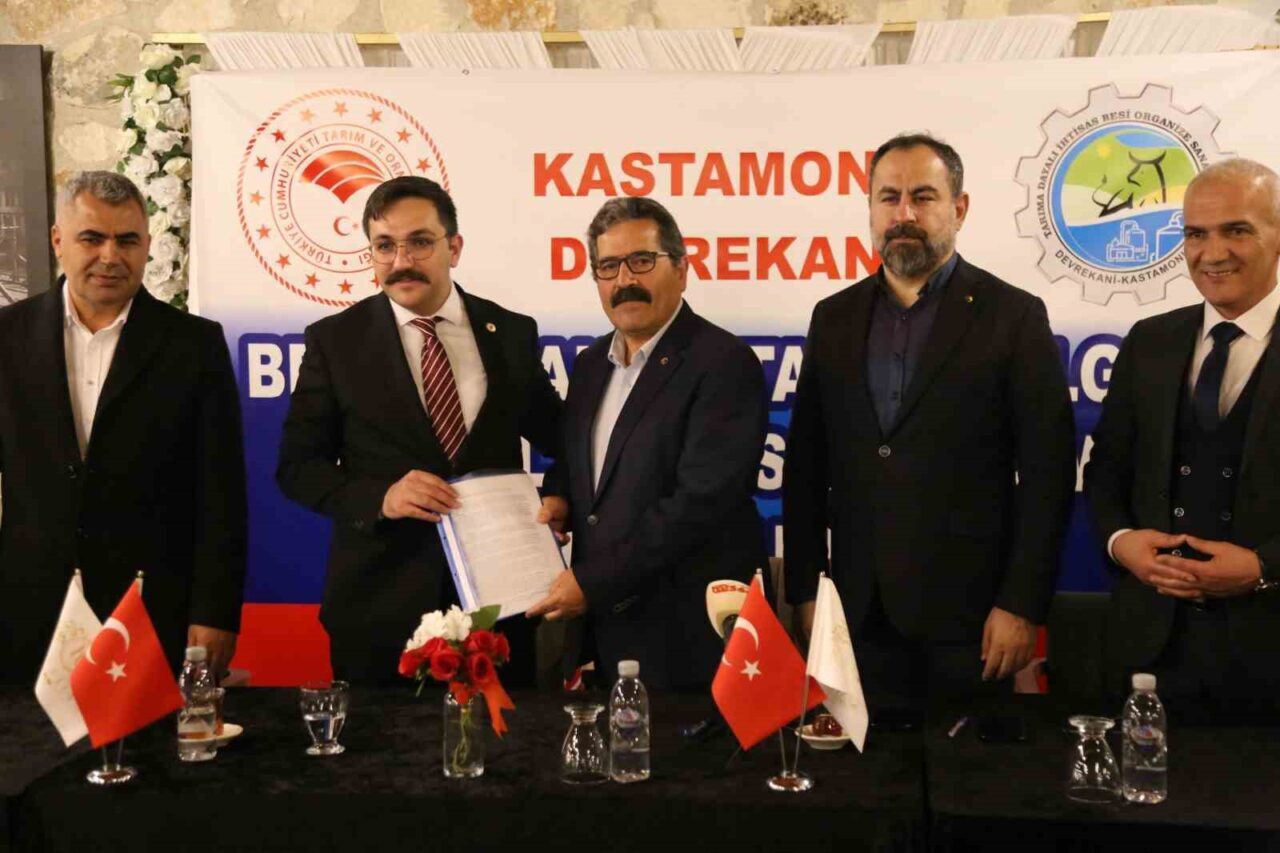 Devrekani Tarıma Dayalı İhtisas Besi Organize Sanayi Bölgesi için yatırımcılarla parsel tahsis sözleşmesi imzalandı