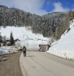 Doğal gaz yüklü tır devrildi, tüplerdeki gaz havaya salındı