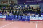 Erkekler Kupa Voley’de şampiyon olan Fenerbahçe kupasını aldı