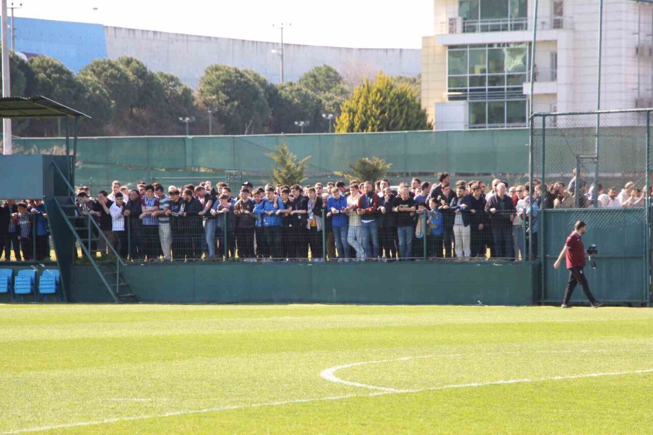 Fatih Tekke’li Trabzonspor’dan taraftara açık antrenman