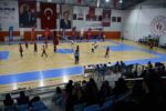 Gümüşhane’de anneler ve kızları voleybol maçında karşı karşıya geldi
