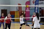 Gümüşhane’de anneler ve kızları voleybol maçında karşı karşıya geldi