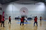 Gümüşhane’de anneler ve kızları voleybol maçında karşı karşıya geldi