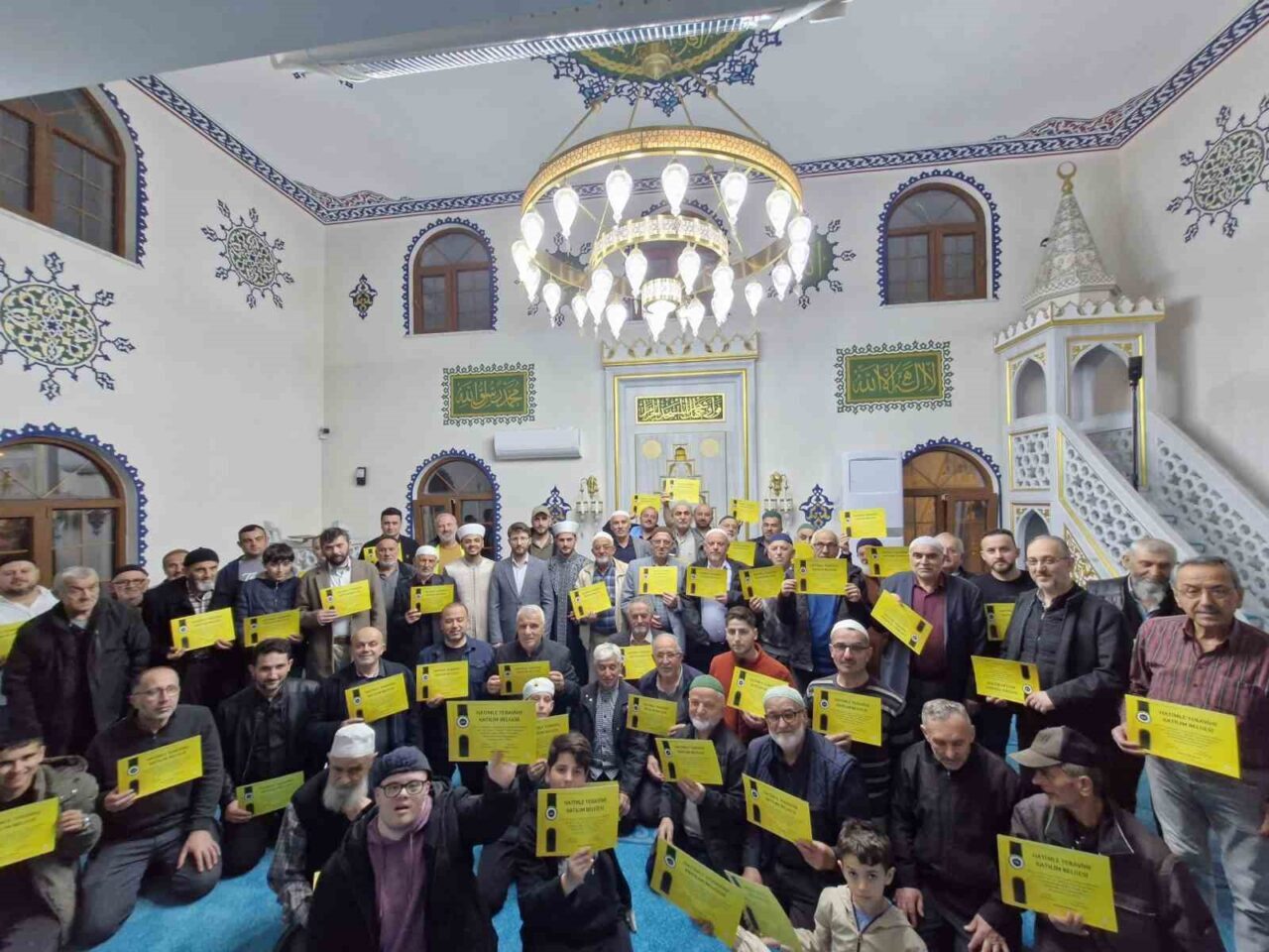 Hatimle teravihe katılan cemaate başarı belgesi