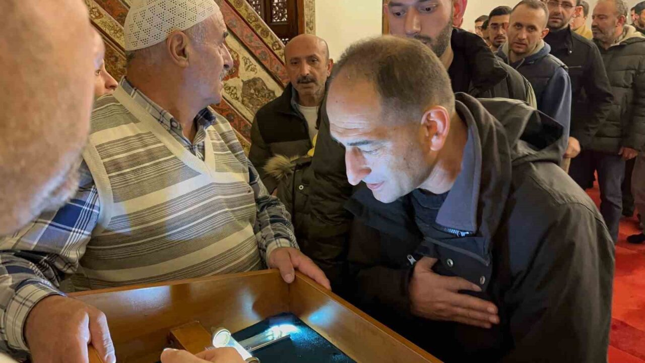 Kadir Gecesi’nde Hz. Pir Şeyh Şaban-ı Veli Camii’ne insan seli