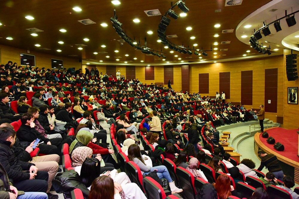 Kastamonu Üniversitesi’nde Metaverse ve yapay zekaanın eğitimdeki geleceği konuşuldu