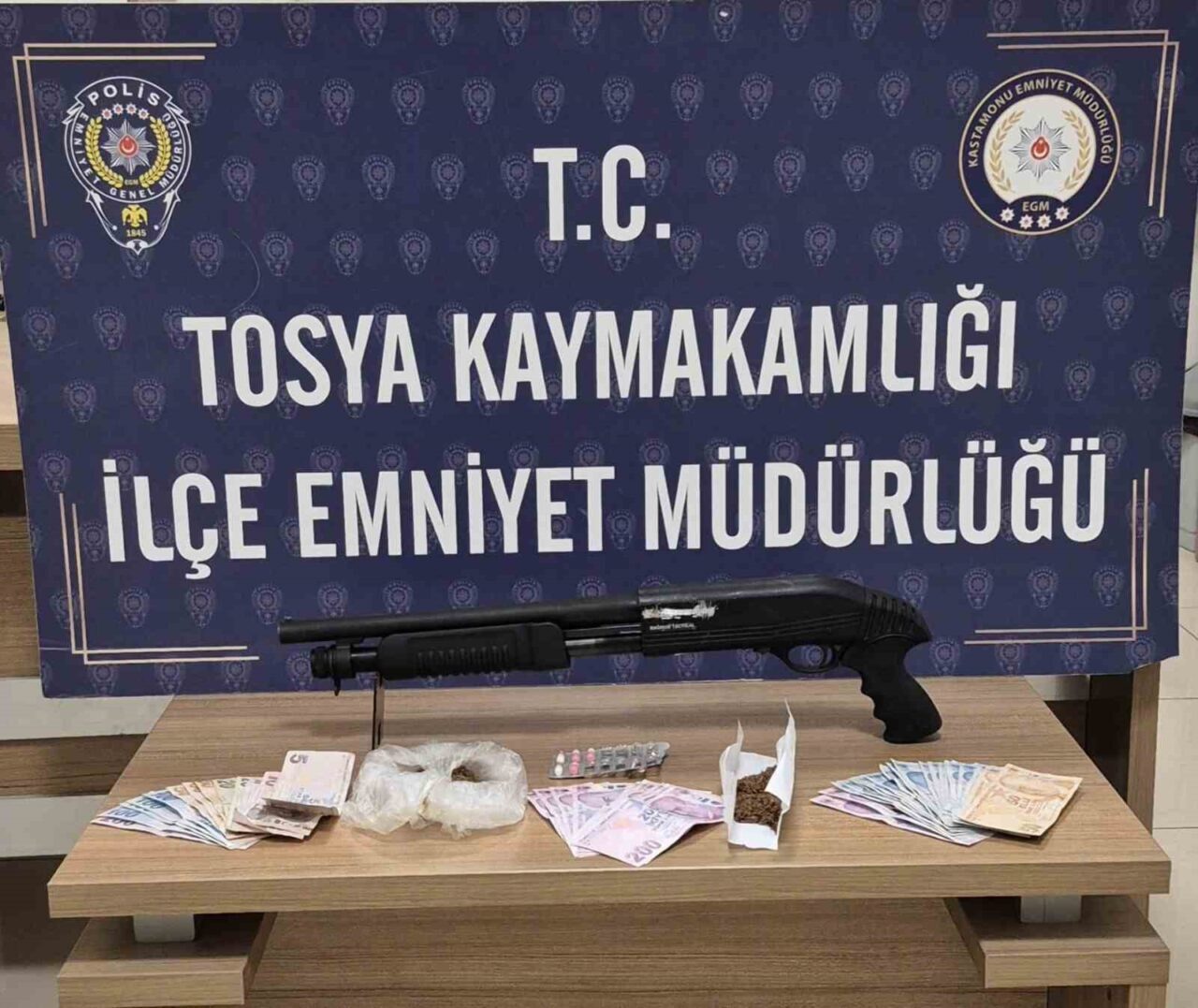 Kastamonu’da bir evde yapılan aramada uyuşturucu yakalandı