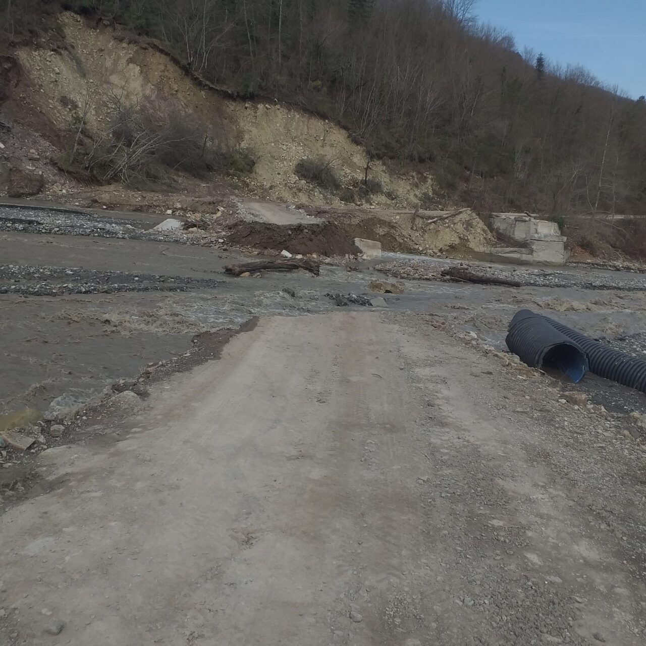 Kastamonu’da heyelan nedeniyle 4 köy yolu ulaşıma kapandı