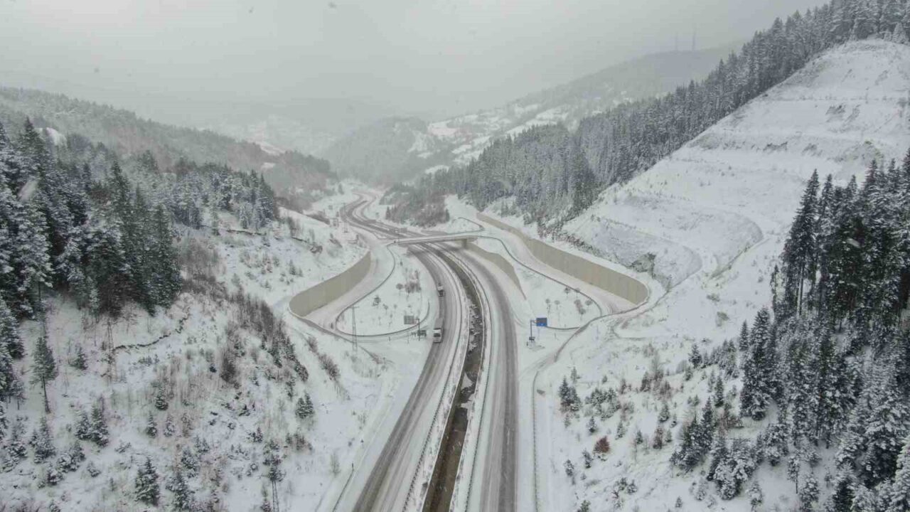 Kastamonu’da kar yağışı etkisini sürdürüyor: Ilgaz Dağı’nda kar kalınlığı 50 santimetreye ulaştı