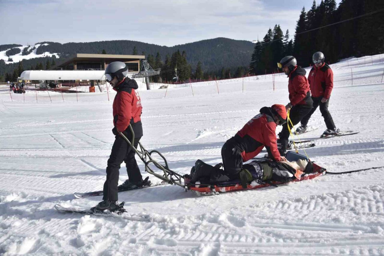 Kayak merkezinde kalp masajının önemine dikkat çeken tatbikat