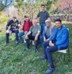 Köy köy dolaşıp yaşlıları ücretiz tıraş ettiler