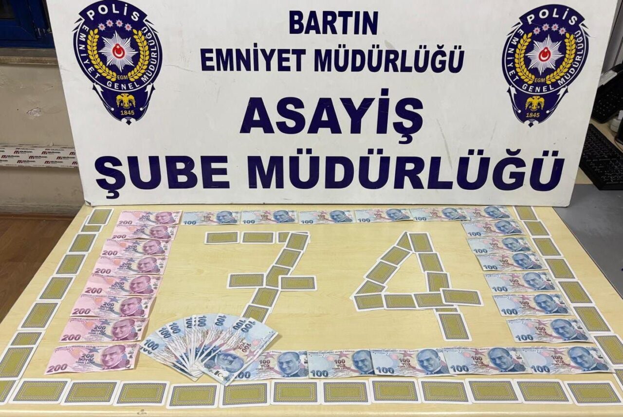 Kumar oynarken yakalanan 4 kişiye 39 bin 988 TL para cezası
