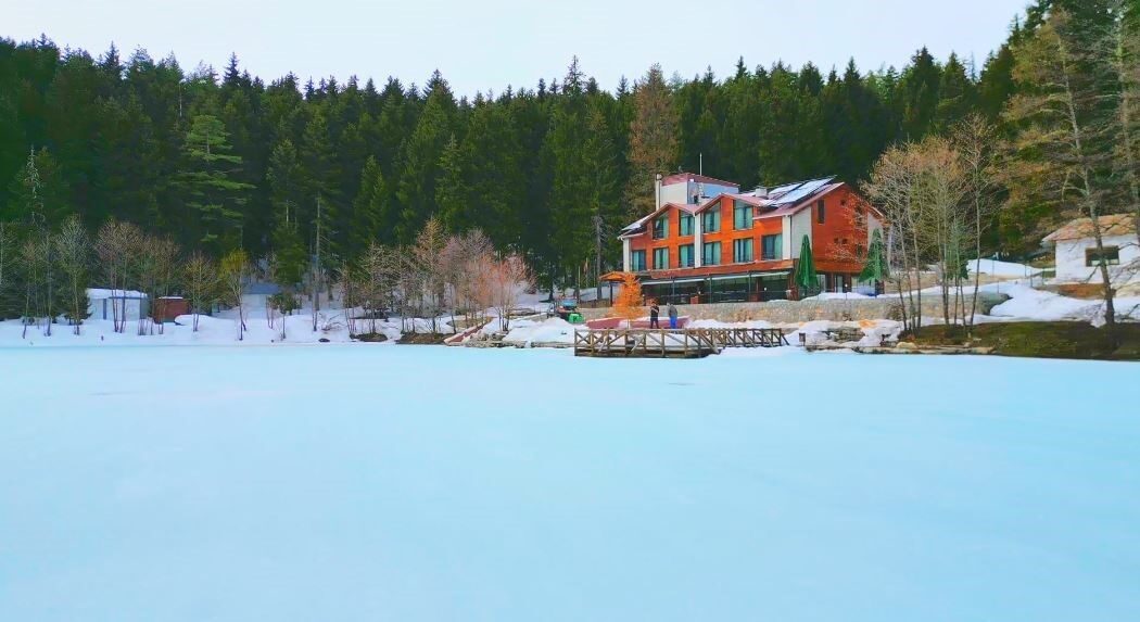 Şavşat Karagöl’de kışın son günlerinde mest eden görüntüler