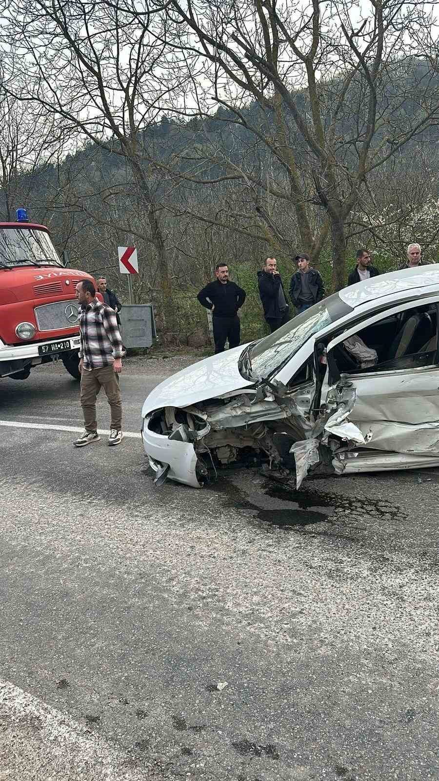 Sinop’ta iki otomobil çarpıştı: 7 yaralı