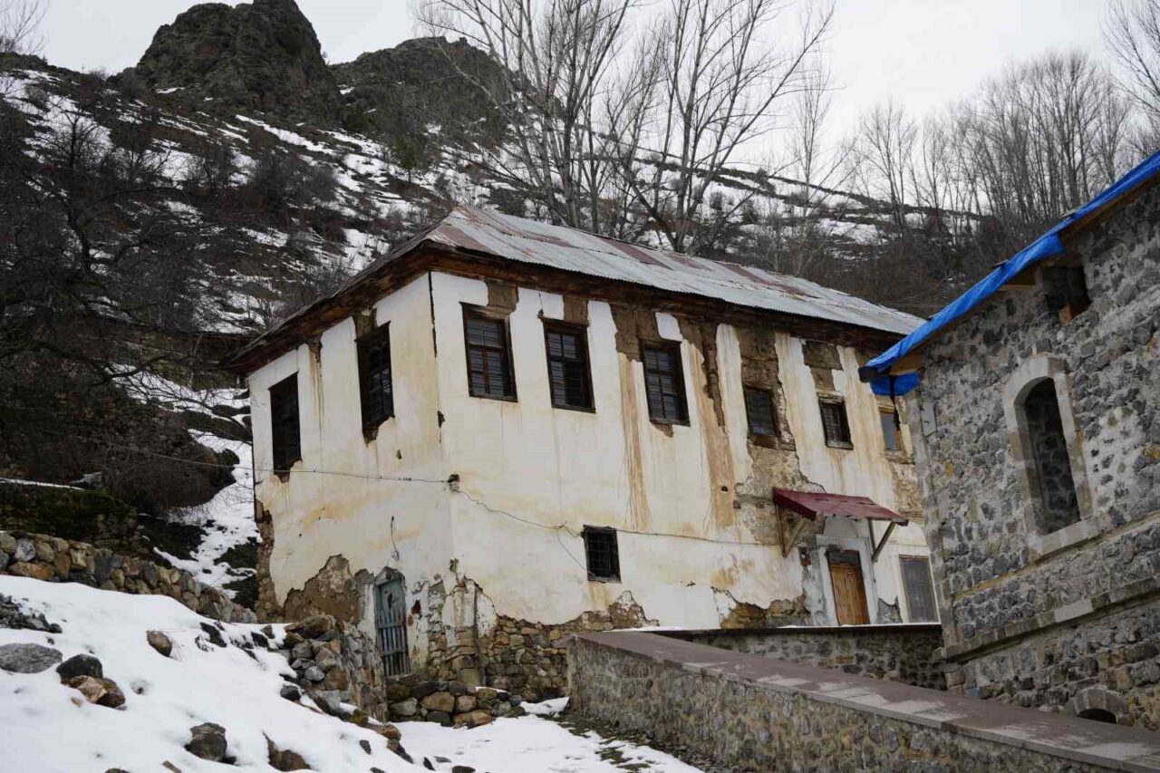 Tarihi Süleymaniye Mahallesi’nde restorasyon çıkmazı