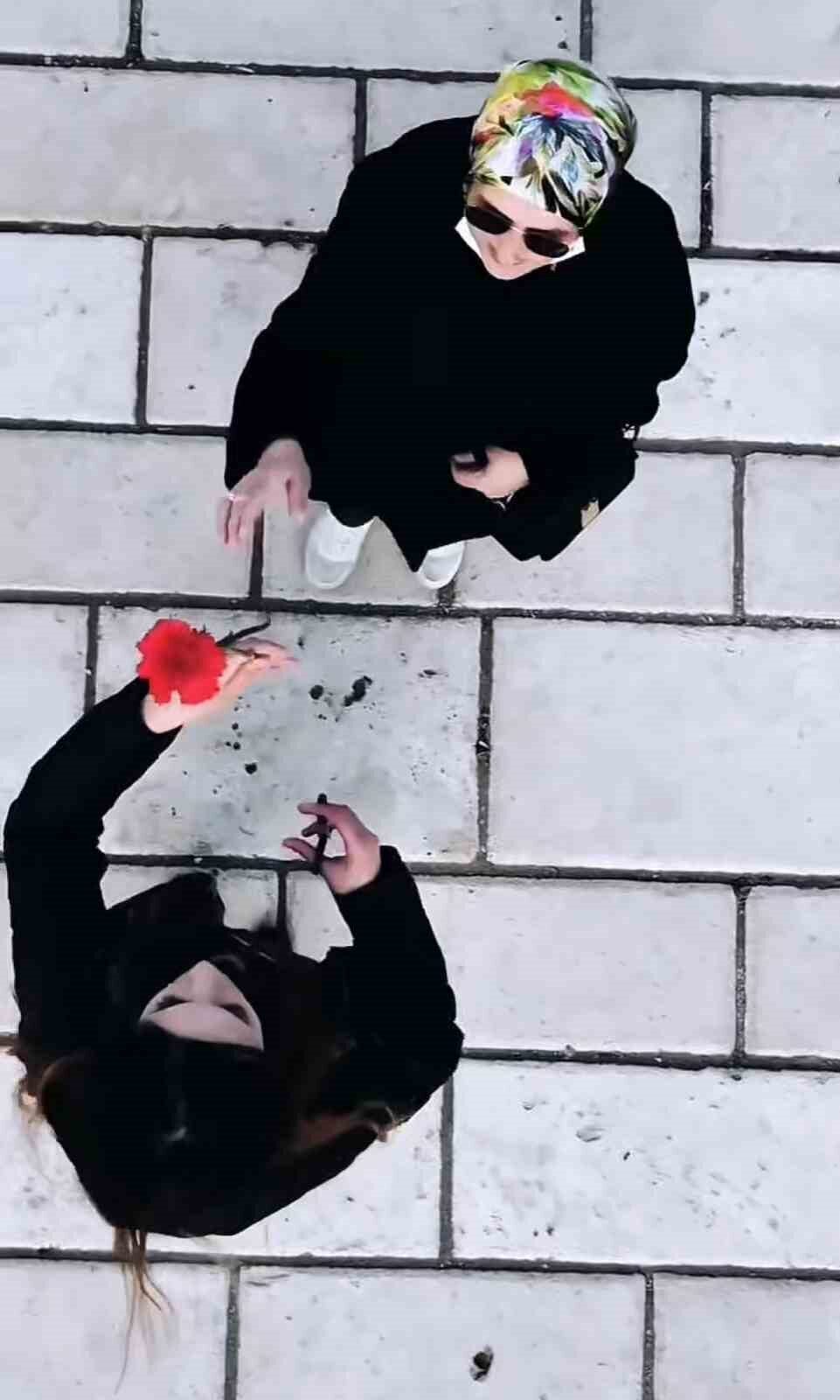 Tokat’ta dron ile kadınlara çiçek dağıttı